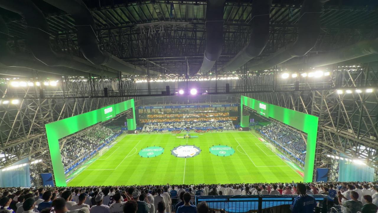 Interior del Kingdom Arena de Riad durante un partido de fútbol