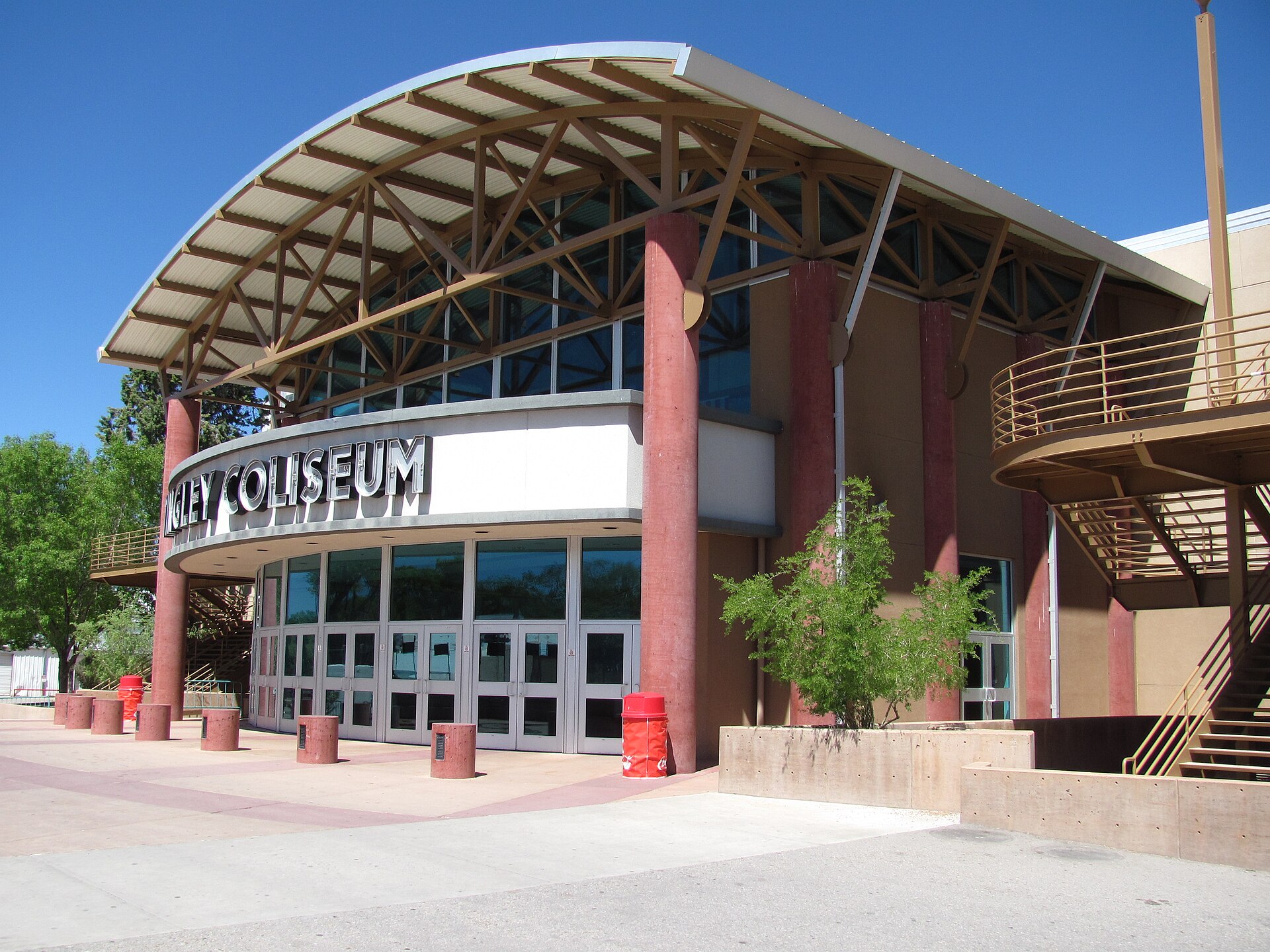 Entrada exterior del Tingley Coliseum en Albuquerque