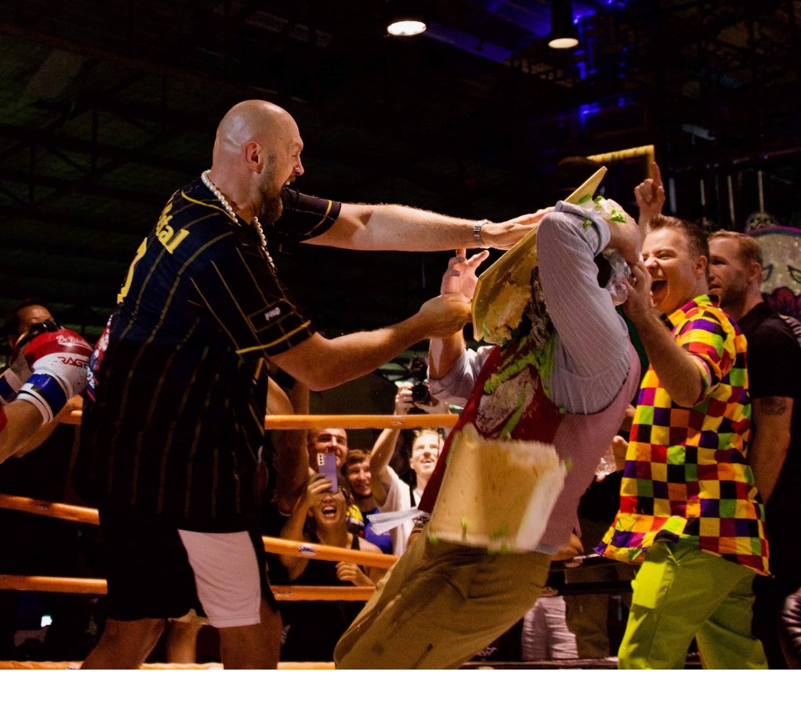 Tyson Fury con Jon Nutt durante un evento de Fight Circus en 2023